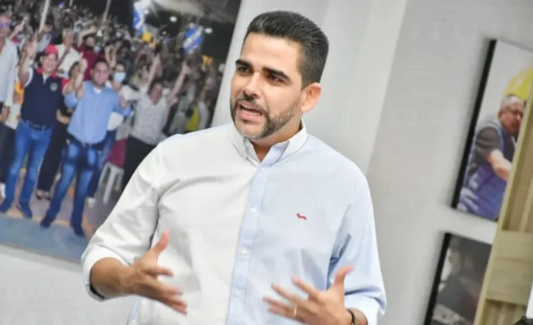  Gabinete debajo de la lupa en la médula espinal – mejorada