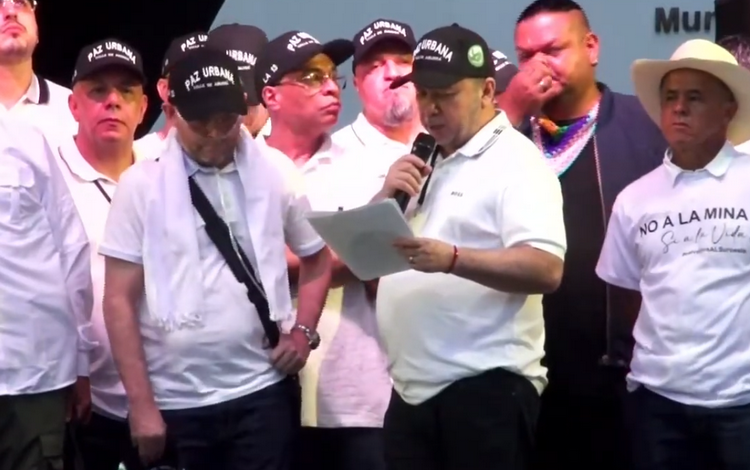  Críticas duras de Petro por compartir el escenario con los superiores de los prisioneros, mientras que en ACT en Medeline – Aumente

 – Panorama 24