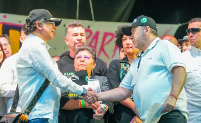  Armando Benedetti defiende el acto público del presidente Petro con delincuentes encarcelados en Medellín

 – Panorama 24