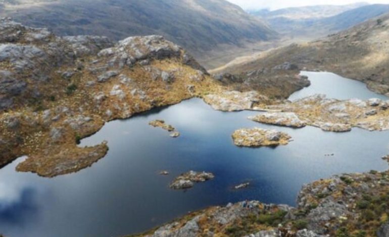  Imputan posiciones a seis sujetos dedicados al oro ilegal en el Santurbán Páramo

 – Panorama 24