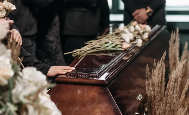  Horror: la anciana se despierta justo antes de ser enterrada

 – Panorama 24