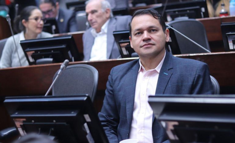  Alejandro Ocampo insistirá en la regulación del consumo de cannabis para adultos

 – Panorama 24