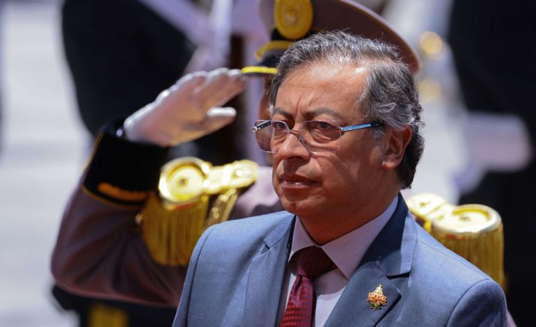 Petro contribuye a la independencia militar

 – Panorama 24