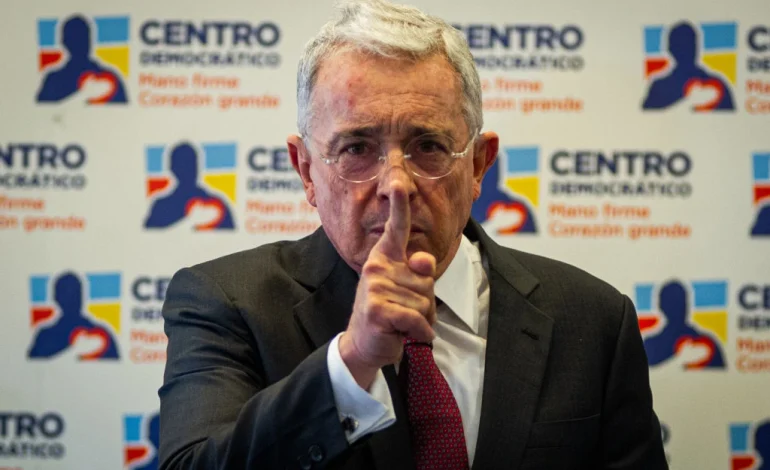  El Centro Democrático tomará el caso de Álvaro Uribe en casos internacionales – aumento

 – Panorama 24