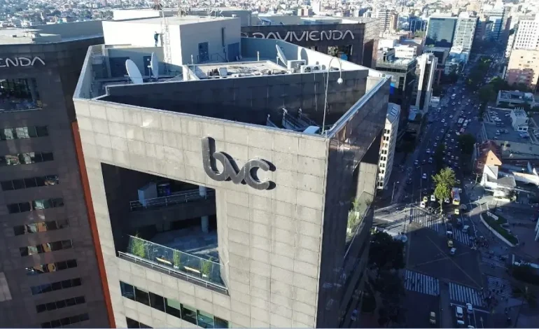  La Bolsa de Valores Colombianas fue una de las bolsas de valores más rentables en el planeta durante el primer semestre de este año.

 – Panorama 24