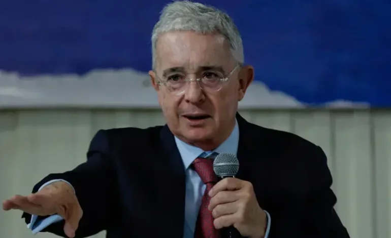  Inmediatamente ordenan libertad al ex presidente de Álvaro Uribe Vélez

 – Panorama 24