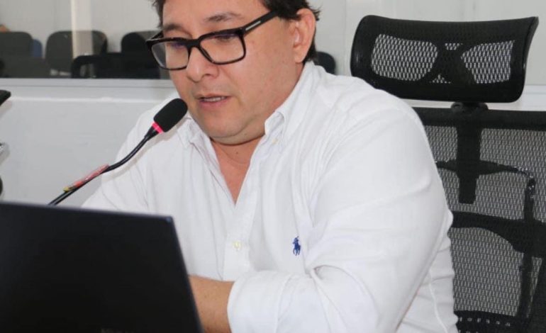  Acusa a exconcejal de buscar contratos – aumento

 – Panorama 24