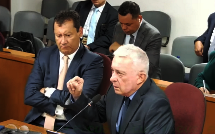  Condenan a urib al ex presidente

 – Panorama 24