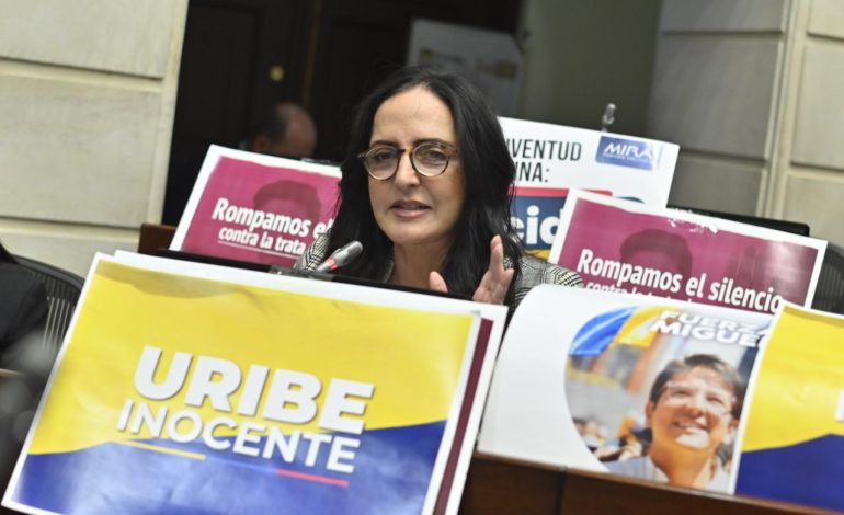  Los parlamentarios del Senado dijeron que era una guerra digital contra Uribe – Extra

 – Panorama 24
