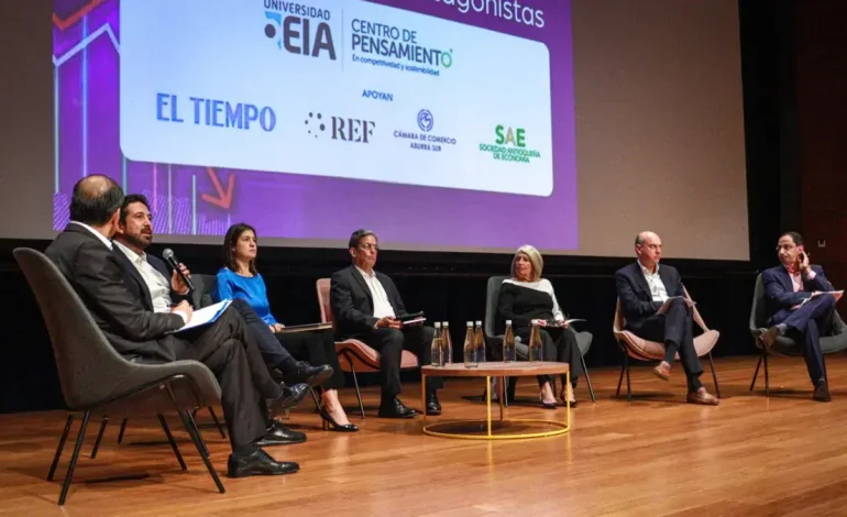  Expertos y ex funcionarios de los últimos 3 gobiernos discuten cómo evitar el colapso fiscal en el país

 – Panorama 24