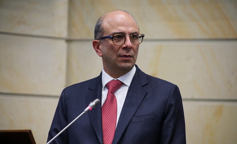  Carlos Camargo es elegido nuevo sheriff en el Tribunal Constitucional – 

 – Panorama 24