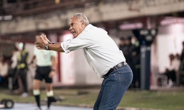  Hernán Torres insatisfecho con millonarios

 – Panorama 24