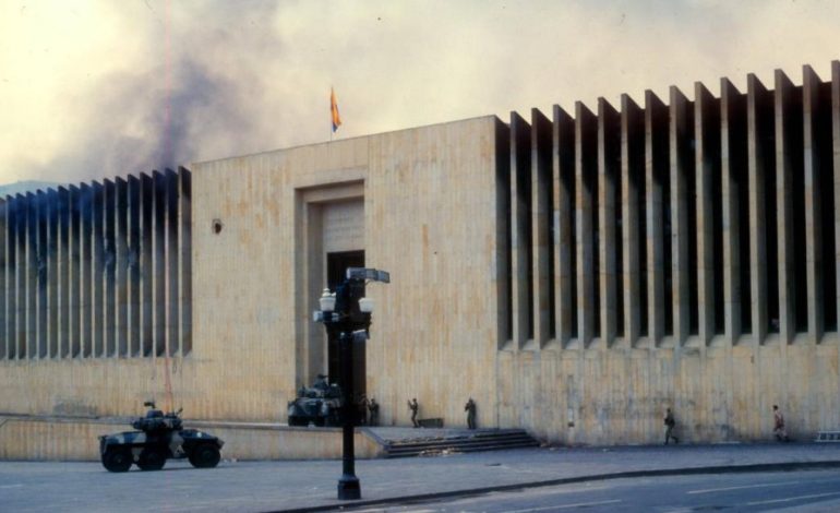  Indultos y memoria en juego: la propuesta de Uribe desde el ejército del palacio judicial – AUKA

 – Panorama 24