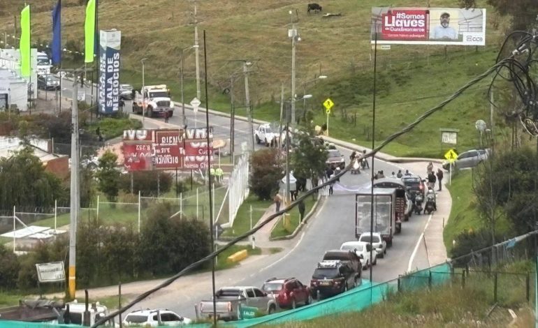  Colocan bloqueos en vía a La Calera

 – Panorama 24