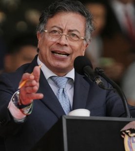  Petro sugiere gobierno conjunto en Venezuela y confirma que participó en conversaciones entre Washington y Caracas – 

 – Panorama 24