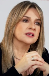  Vicky Dávila pregunta a Abelardo de la Espriella e Iván Cepeda: esto dijo – 

 – Panorama 24