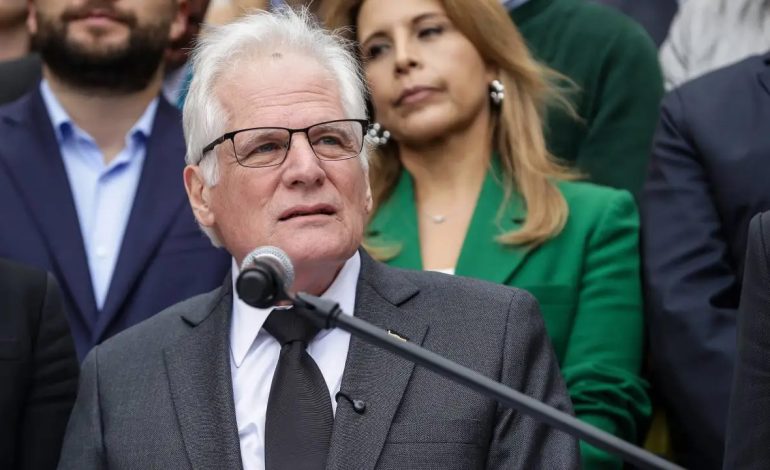  Miguel Uribe Londoño rompe con el Úribismo y renuncia a la candidatura presidencial – ADICIONAL

 – Panorama 24