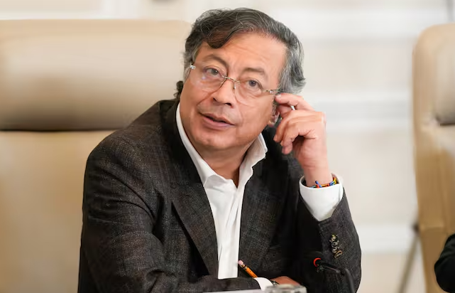  Petro cuestiona decisión de enviar a prisión al exministro Bonilla y advierte peligro para su salud – 

 – Panorama 24