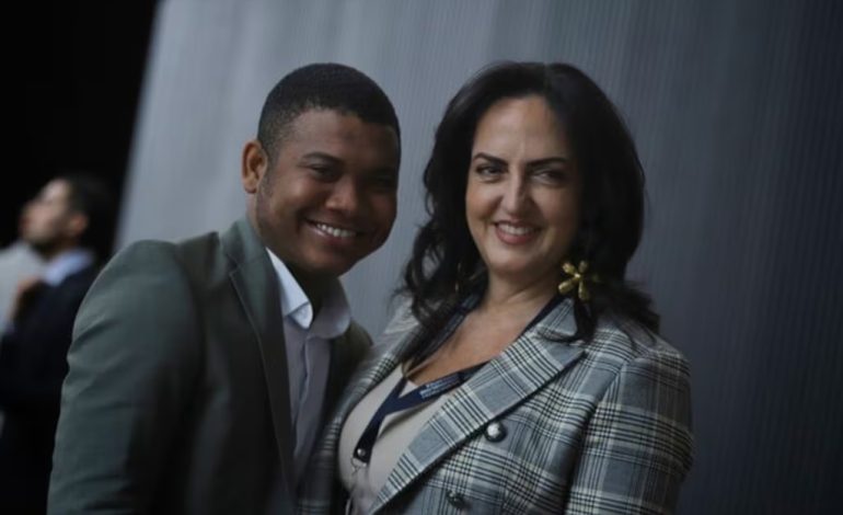  Polo Polo rompe silencio tras críticas de Cabal, defiende su apoyo a De la Espriella – 

 – Panorama 24