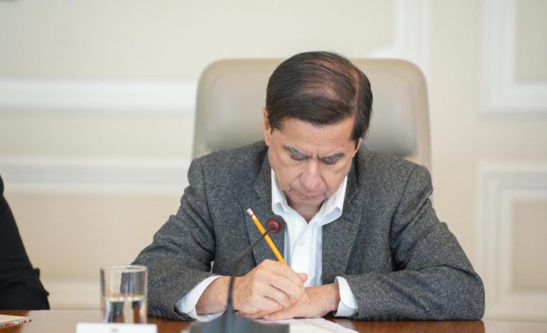  Juan Fernando Cristo sobre el decreto para aumentar el salario mínimo hasta 2026: ‘Un riesgo enorme’

 – Panorama 24