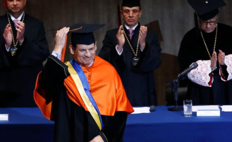  Luis Carlos Sarmiento Gutiérrez tras recibir el doctorado Honoris Causa de la Universidad Sergio Arboleda

 – Panorama 24