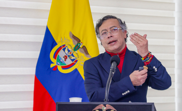  El presidente Gustavo Petro anuncia un ‘salario mínimo vital por primera vez en Colombia’ para 2026.

 – Panorama 24