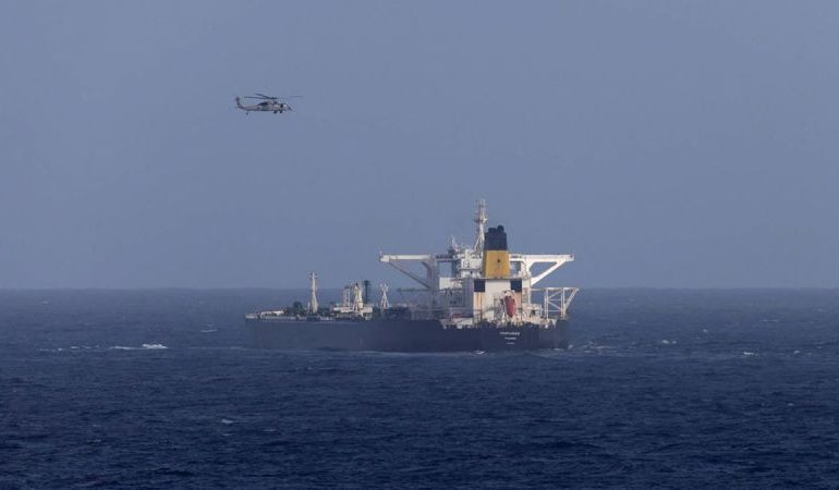  Estados Unidos intensifica el cerco petrolero y persigue a barco sancionado en aguas cercanas a Venezuela

 – Panorama 24
