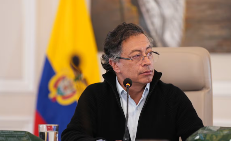  Viralidad y polémica: el momento de Gustavo Petro que encendió a X – 

 – Panorama 24