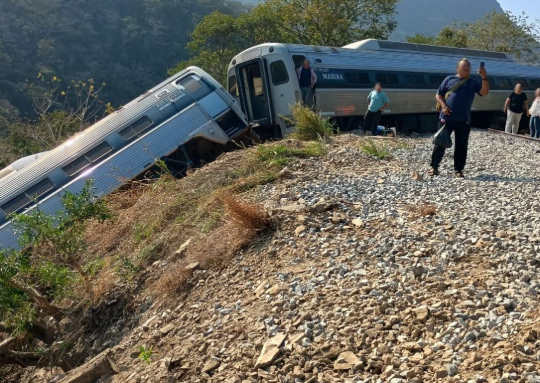  Oaxaca vive tragedia ferroviaria: descarrilamiento del Tren Interoceánico deja decenas de víctimas

 – Panorama 24