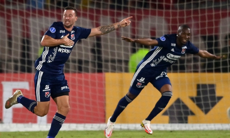  América tiene dura competencia por goleador internacional

 – Panorama 24