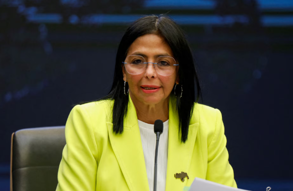 De diplomática a verdadera líder: Delcy Rodríguez enfrenta el desafío de gobernar Venezuela sin Maduro – 

 – Panorama 24