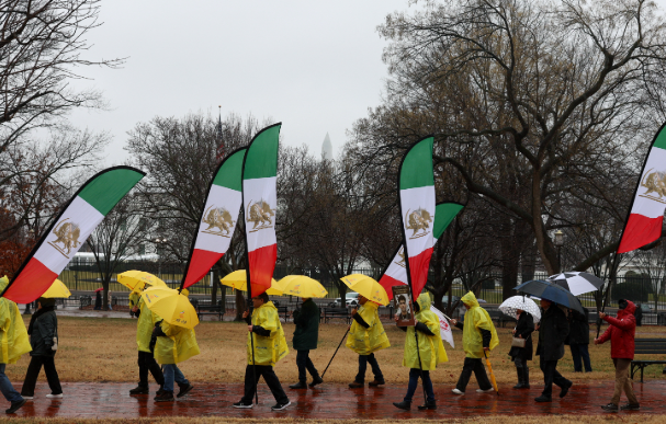  Estados Unidos evalúa opciones militares ante la represión en Irán

 – Panorama 24