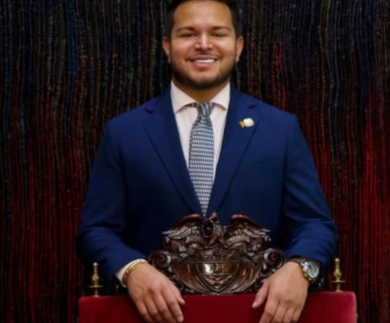  Detienen en Madrid a un joven que le arrancó una cadena de oro al hijo de Gustavo Petro – 

 – Panorama 24