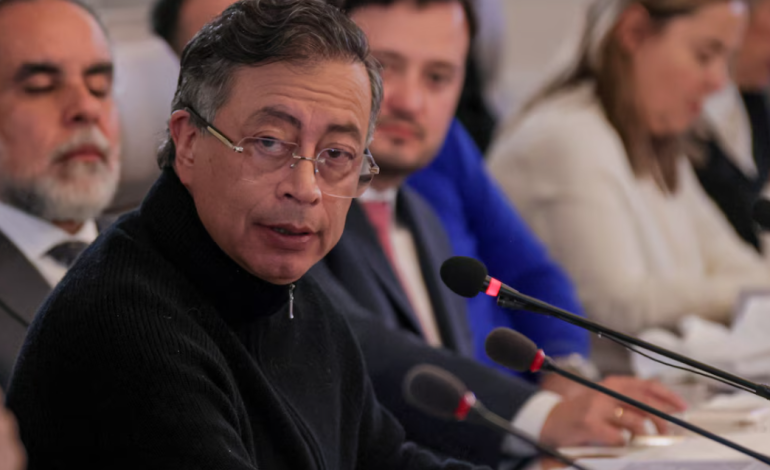  Petro revive la reelección presidencial y desafía límites constitucionales en Colombia – 

 – Panorama 24