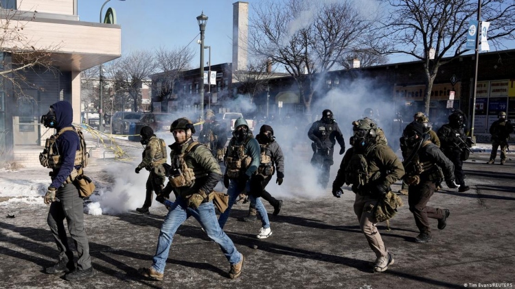  Gobierno admite posibles fallas tras muertes a manos de ICE

 – Panorama 24