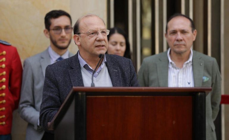  Estado de emergencia divide a Colombia: Hacienda sigue subiendo impuestos no afecta finanzas regionales – ADICIONAL

 – Panorama 24