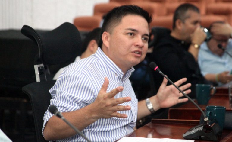  Denuncia Contrato Millonario – 

 – Panorama 24