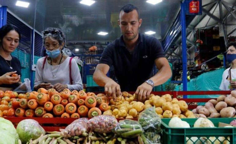  ¿El aumento del salario mínimo afectó la inflación de enero? Esto es lo que dicen los expertos.

 – Panorama 24