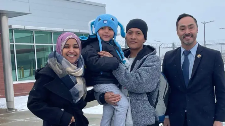  Del centro de detención a casa: niño de 5 años liberado con su padre por sentencia judicial

 – Panorama 24