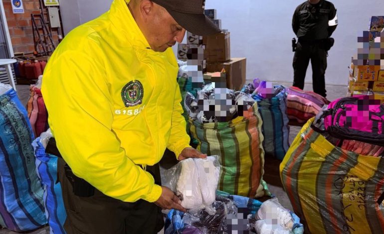  Operativo de la Polfa impide la venta de 1.725 pares de zapatos de contrabando en Cúcuta

 – Panorama 24