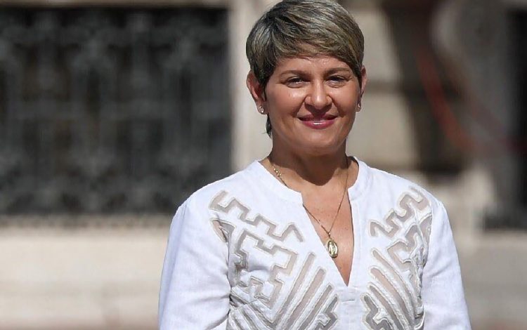  Fiscalía investiga contratos por más de 20 mil millones de dólares que permite Rtvc a la fotógrafa y maquilladora Verónica Alcocer – 

 – Panorama 24