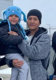  Niño migrante y su padre recuperan la libertad tras ser detenidos por ICE en Texas

 – Panorama 24
