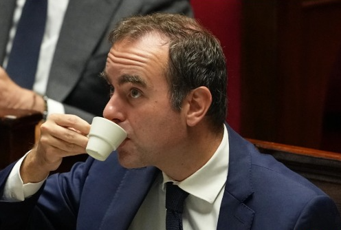  La Asamblea Nacional rechaza dos intentos de destituir al Gobierno francés – AUKA

 – Panorama 24