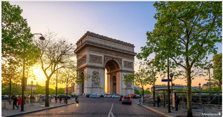  La policía francesa responde a un hombre que dispara con un cuchillo en el Arco de Triunfo

 – Panorama 24