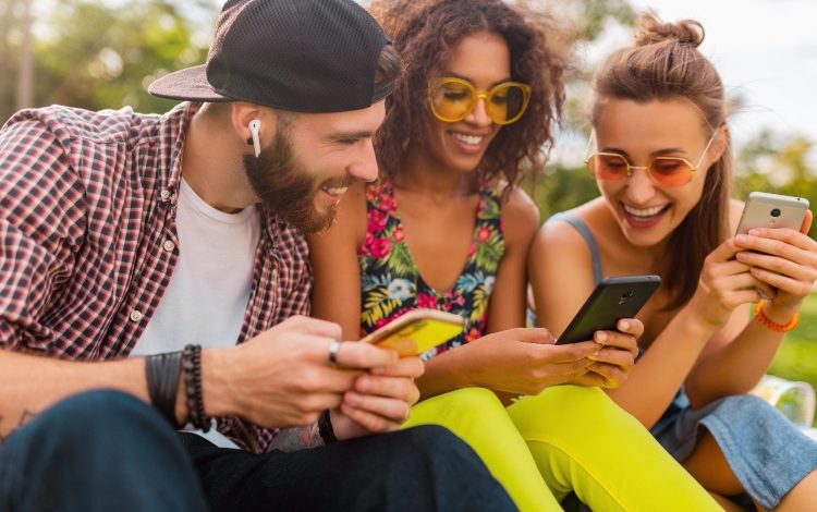  ¿Cómo están rediseñando las marcas sus mensajes utilizando la experiencia y la creatividad a través de los smartphones? 

 – Panorama 24