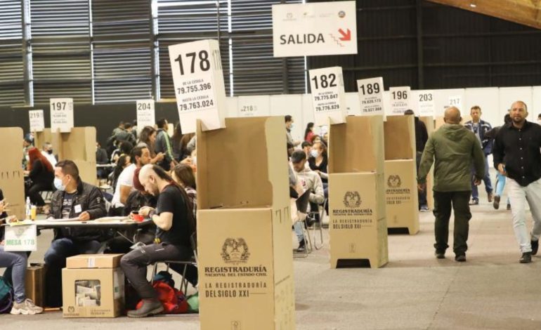  Investigan si es cierto que jurados en Barranquilla quemaron votos válidos

 – Panorama 24