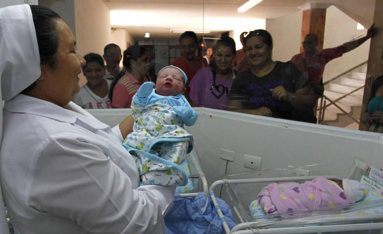  Cada vez menos niños | Análisis de Ricardo Ávila – Panorama 24