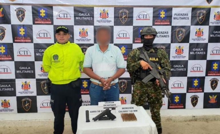  Capturan a alias Mayimbú, líder de las Autodefensas Conquistadoras de la Sierra Nevada

 – Panorama 24