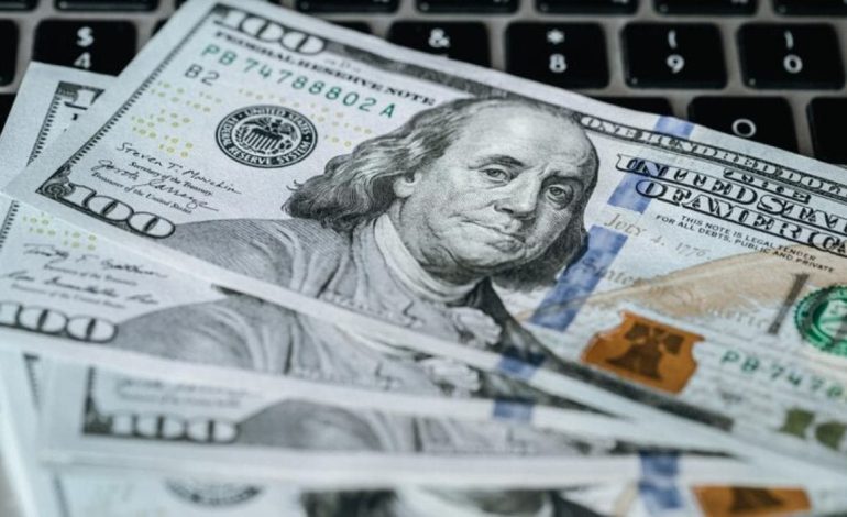  El dólar en Colombia abre con leve alza y se mantiene por debajo de los $3.700

 – Panorama 24