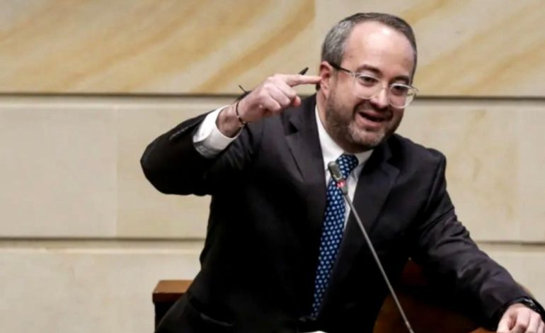  Corte Suprema condena por corrupción al senador Ciro Ramírez: más de dos décadas de prisión – 

 – Panorama 24